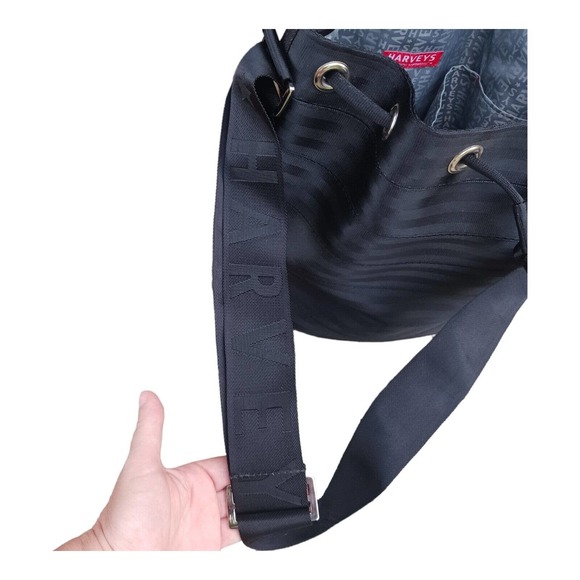 Harveys Seatbelt Bag Berkeley Bucket Purse Black Mint Condition - Picture 13 of 16